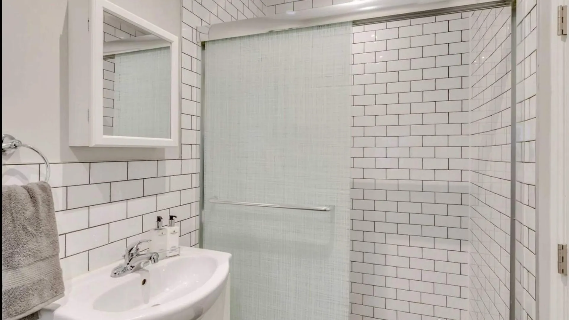 Hotel Casa Leslieville - 2Br Suite With Lrg Patio Toronto